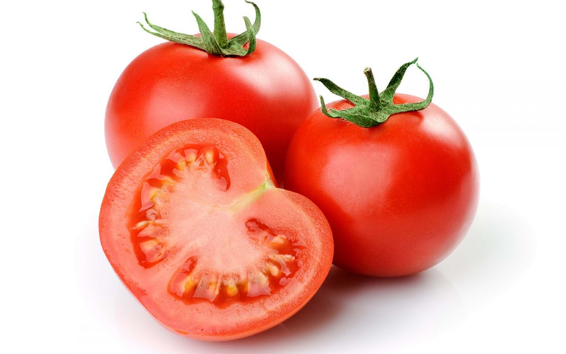 Cà chua là nguyên liệu trị nám rất dễ tìm tại các siêu thị hay chợ - mẹo trị nám tại nhà